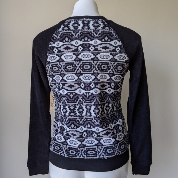 🌼 Feathers Tribal Print Soft Fleece Pullover, Black/White S NWT - Picture 3 of 5